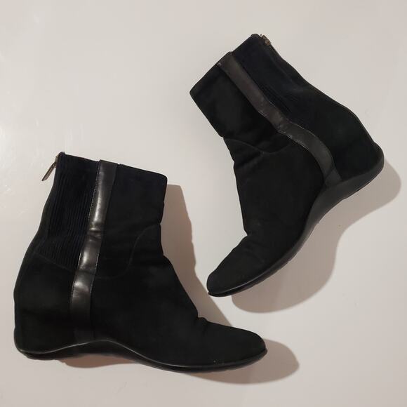 Aquatalia Black Suede Leather Wedge Zip Ankle Boots Womens Size 6 Ribbed Comfort - Picture 6 of 12